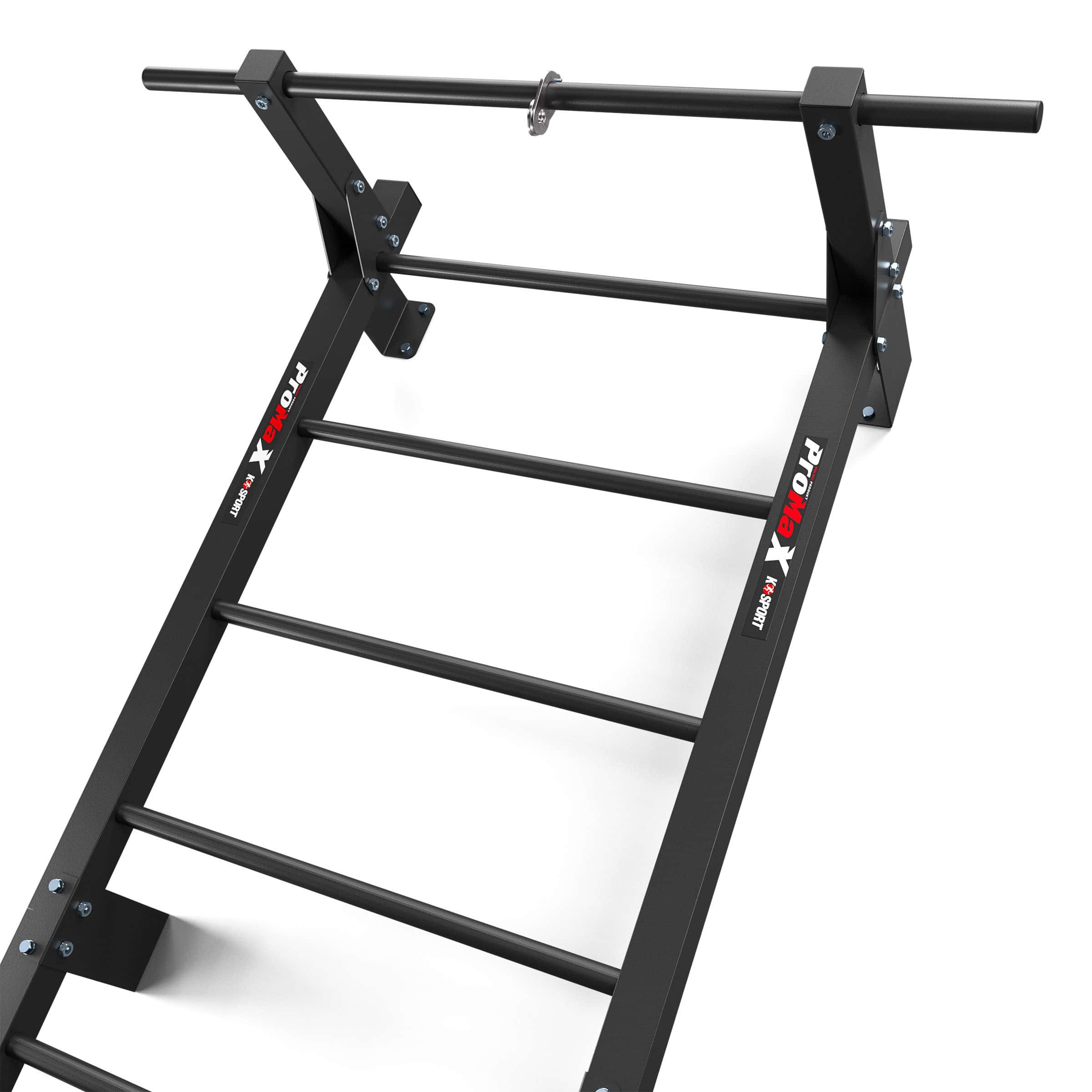Detailansicht der Klimmzugstange an einer stabilen Metall-Sprossenwand für Krafttraining
