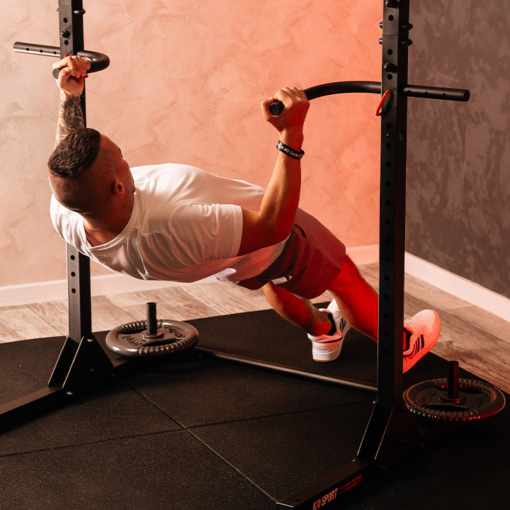 Inverted Row Übung an Half Rack