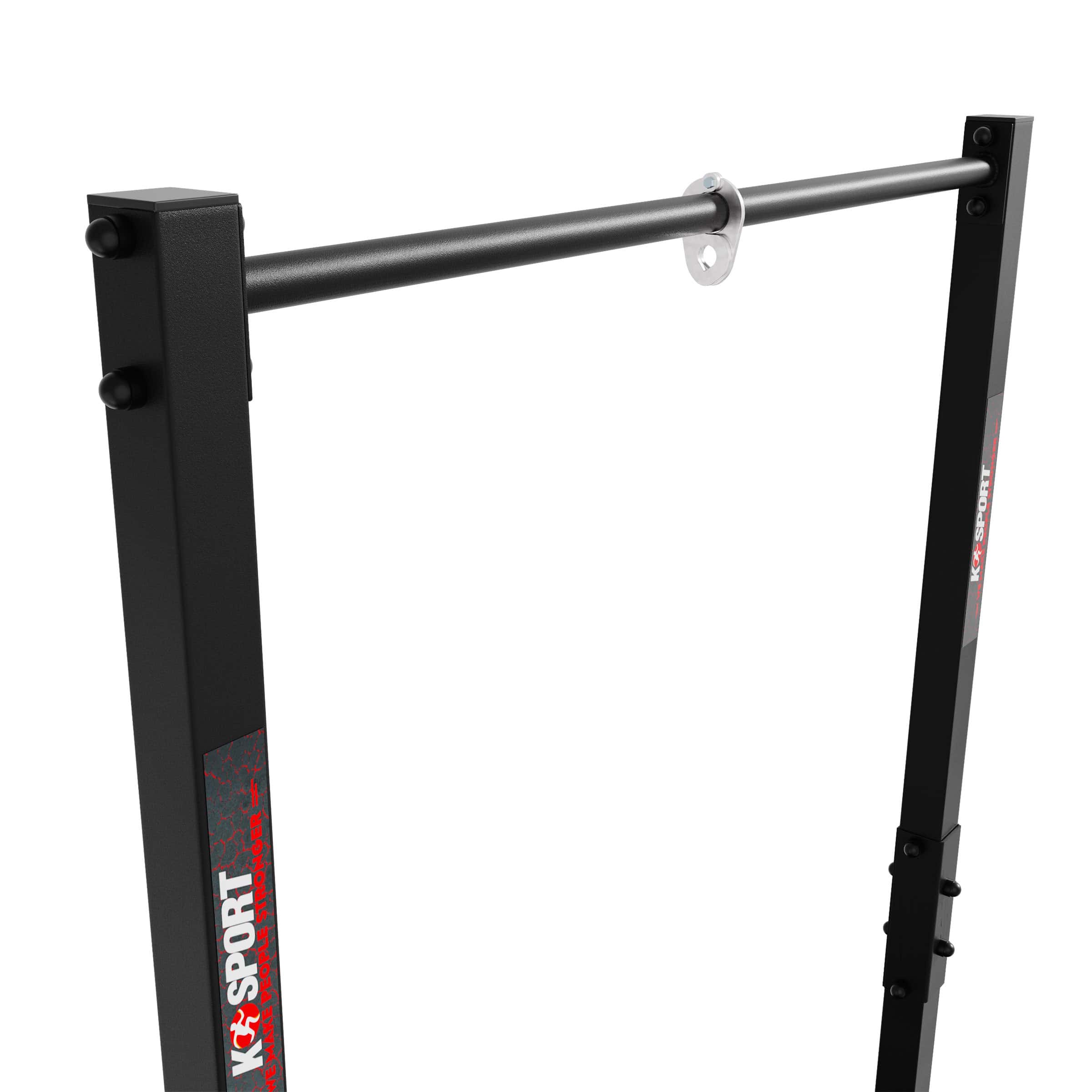 Detailaufnahme der Reckstange mit einer zentralen Öse zur Befestigung von Boxsäcken oder TRX-Bändern