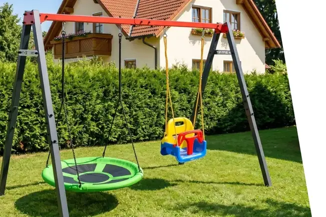 Kinderschaukel im Garten